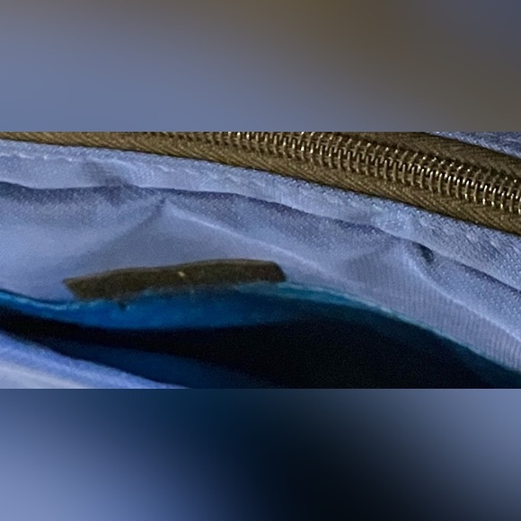 Tupperware crossbody adjustable messenger padded  tablet / travel Bag - Picture 7 of 11